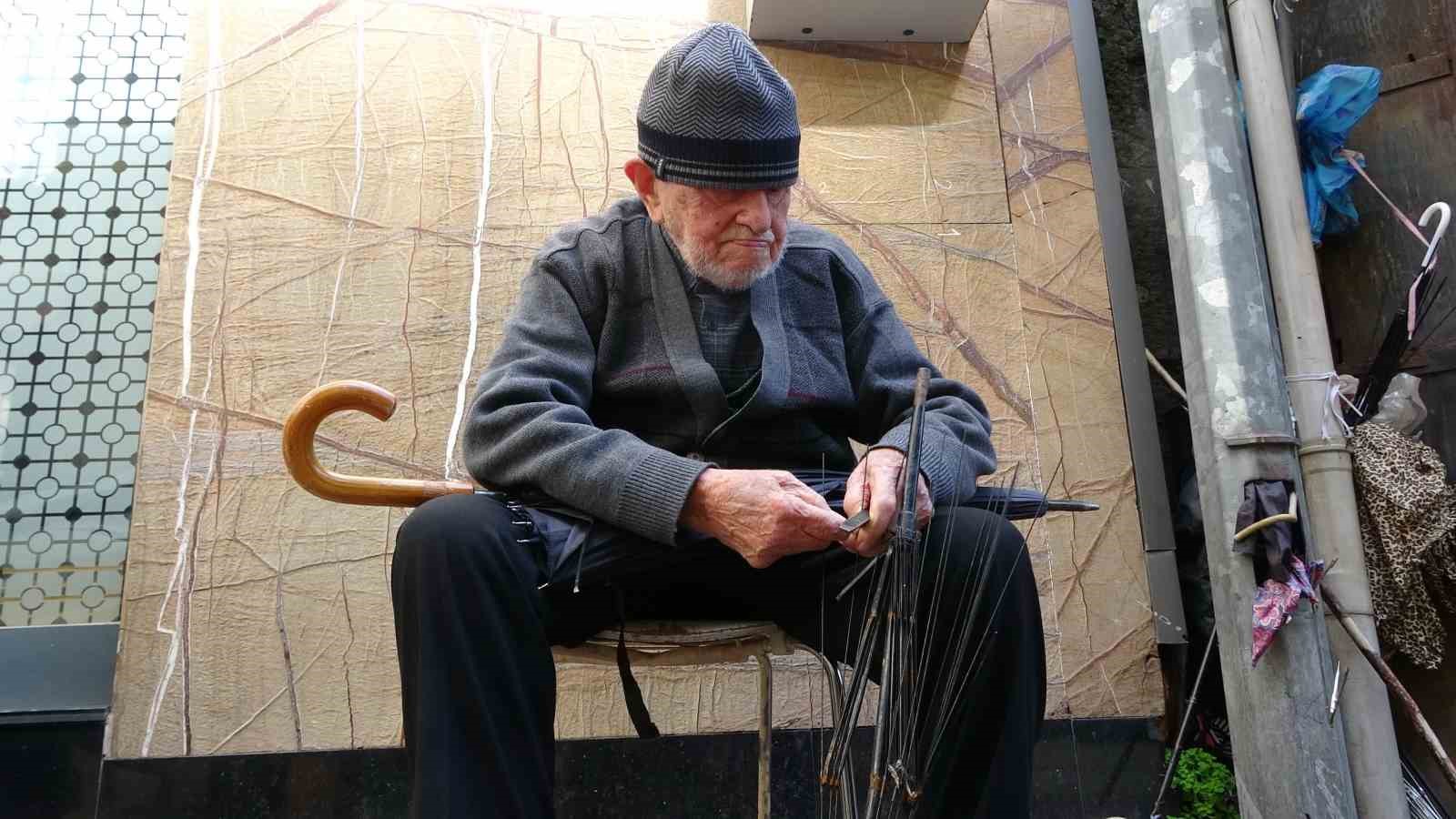 97 yıllık ömür, 70 yıllık ustalık: Şemsiyelere ikinci bahar