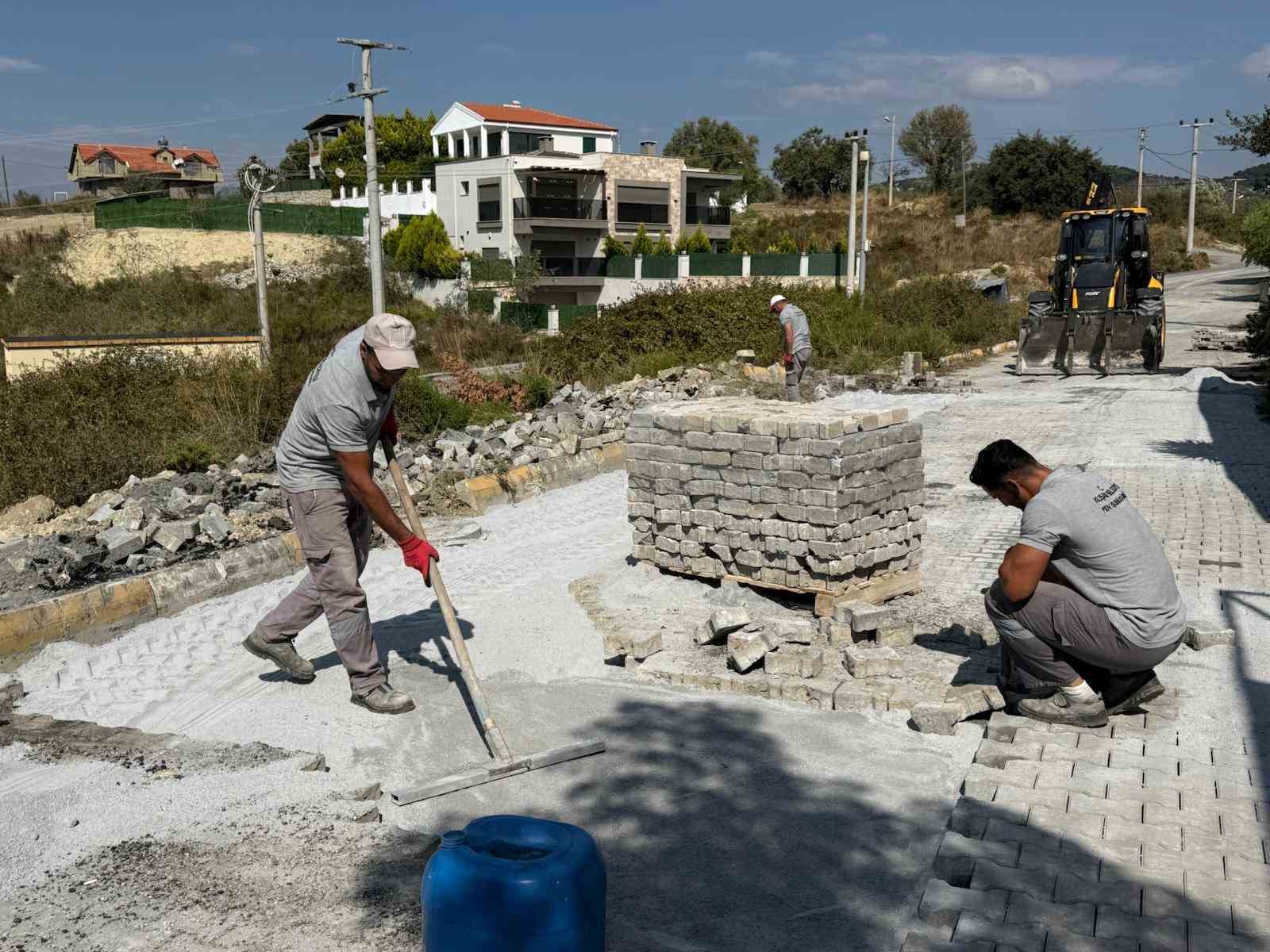 Kuşadası’nda ekipler 56 noktada sahaya indi