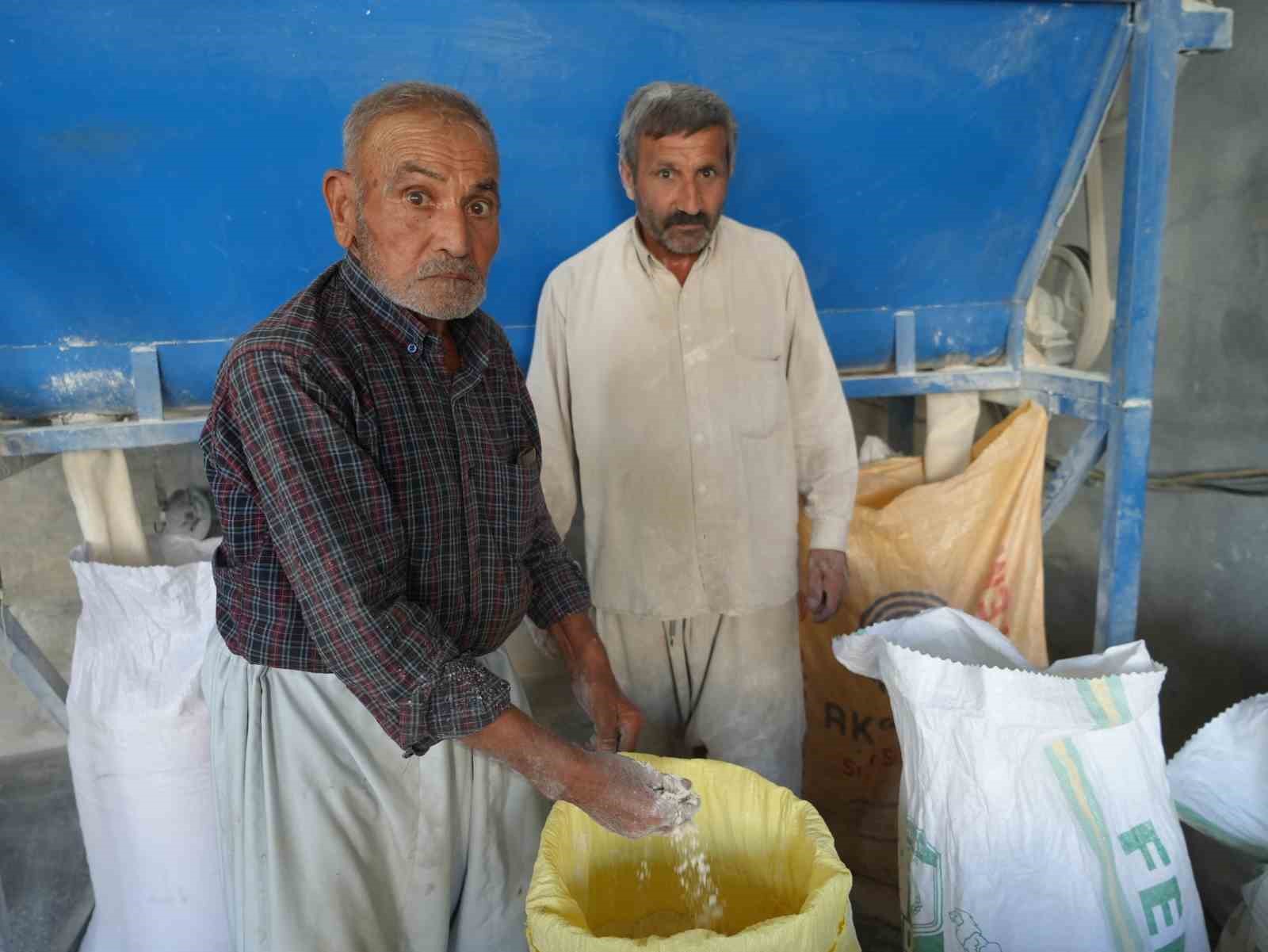 Babasından devraldığı geleneksel değirmenciliği 47 yıldır ayakta tutuyor