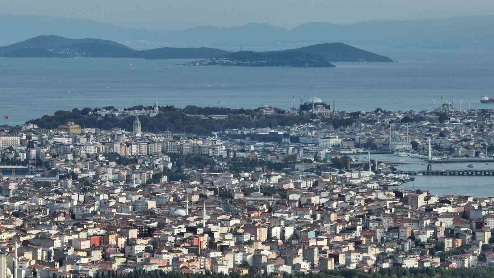 Ayasofya’nın Kubbesi gri brandalarla kapatıldı