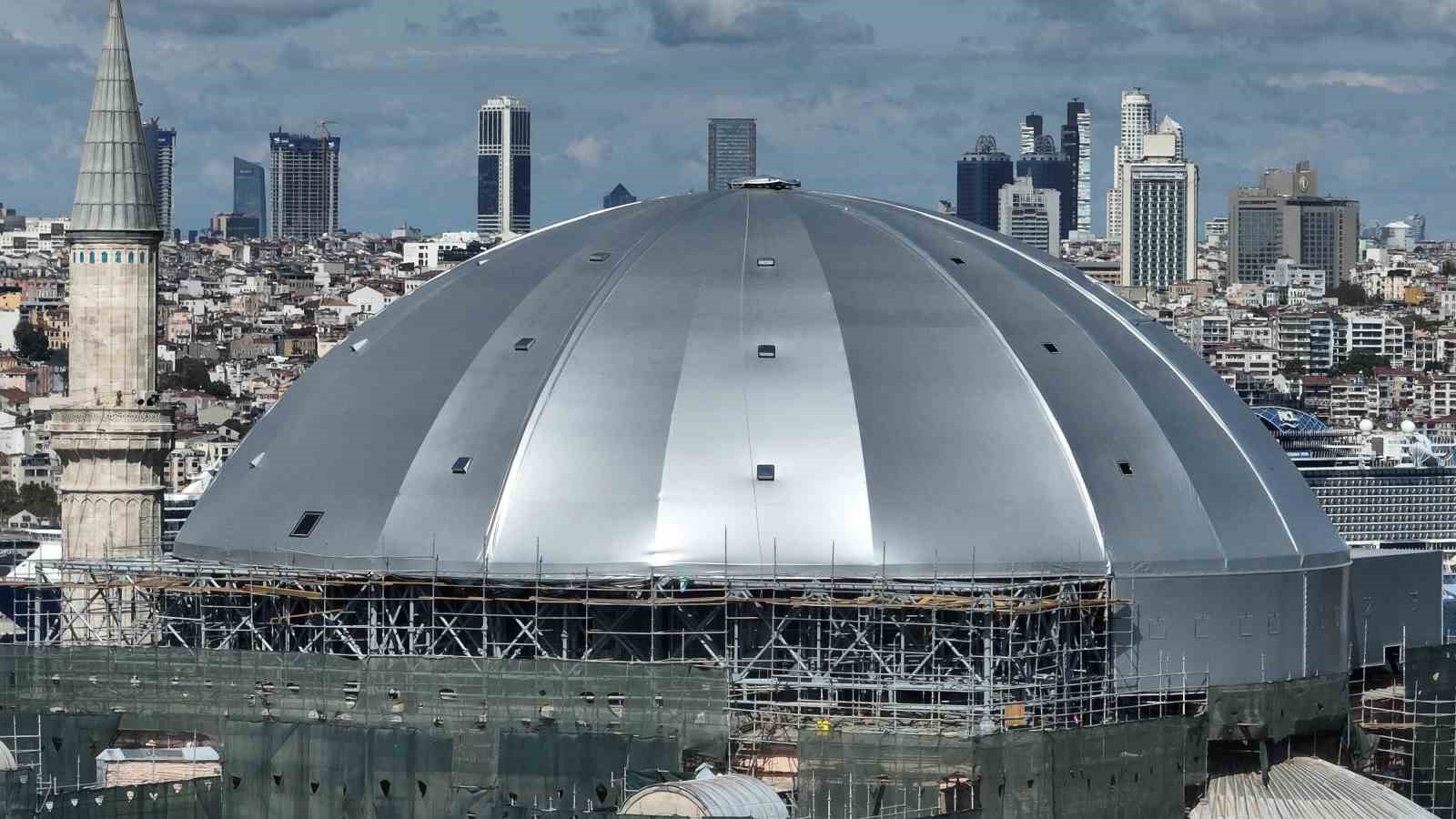 Ayasofya’nın Kubbesi gri brandalarla kapatıldı