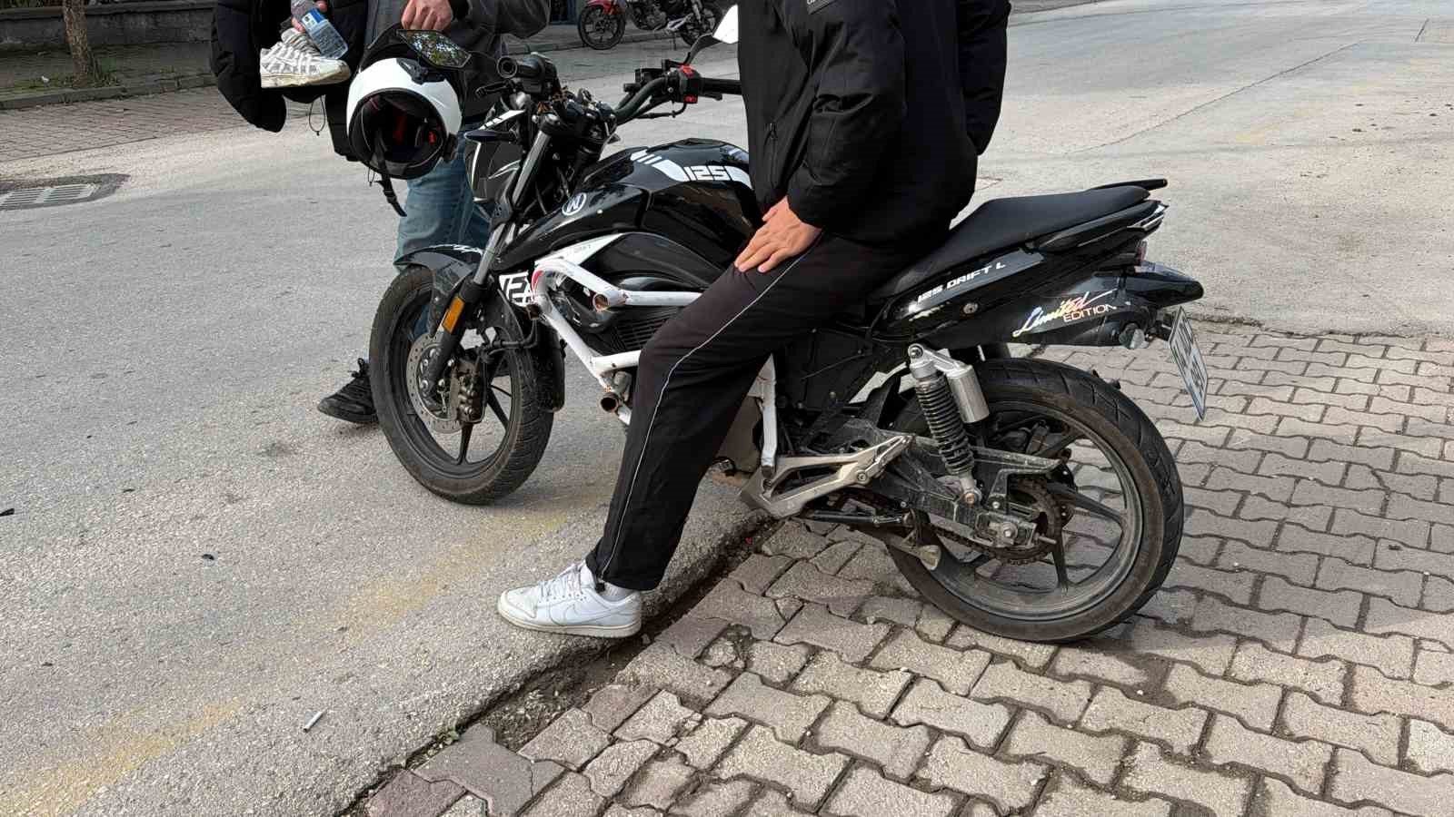 Bolu’da iki motosiklet kafa kafaya çarpıştı: 2 yaralı