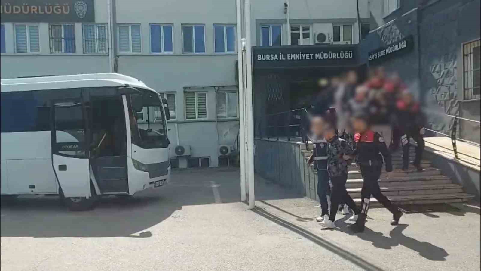 Bursa’da fuhuş operasyonu: 21 kadın kurtarıldı, 12 şüpheli gözaltına alındı