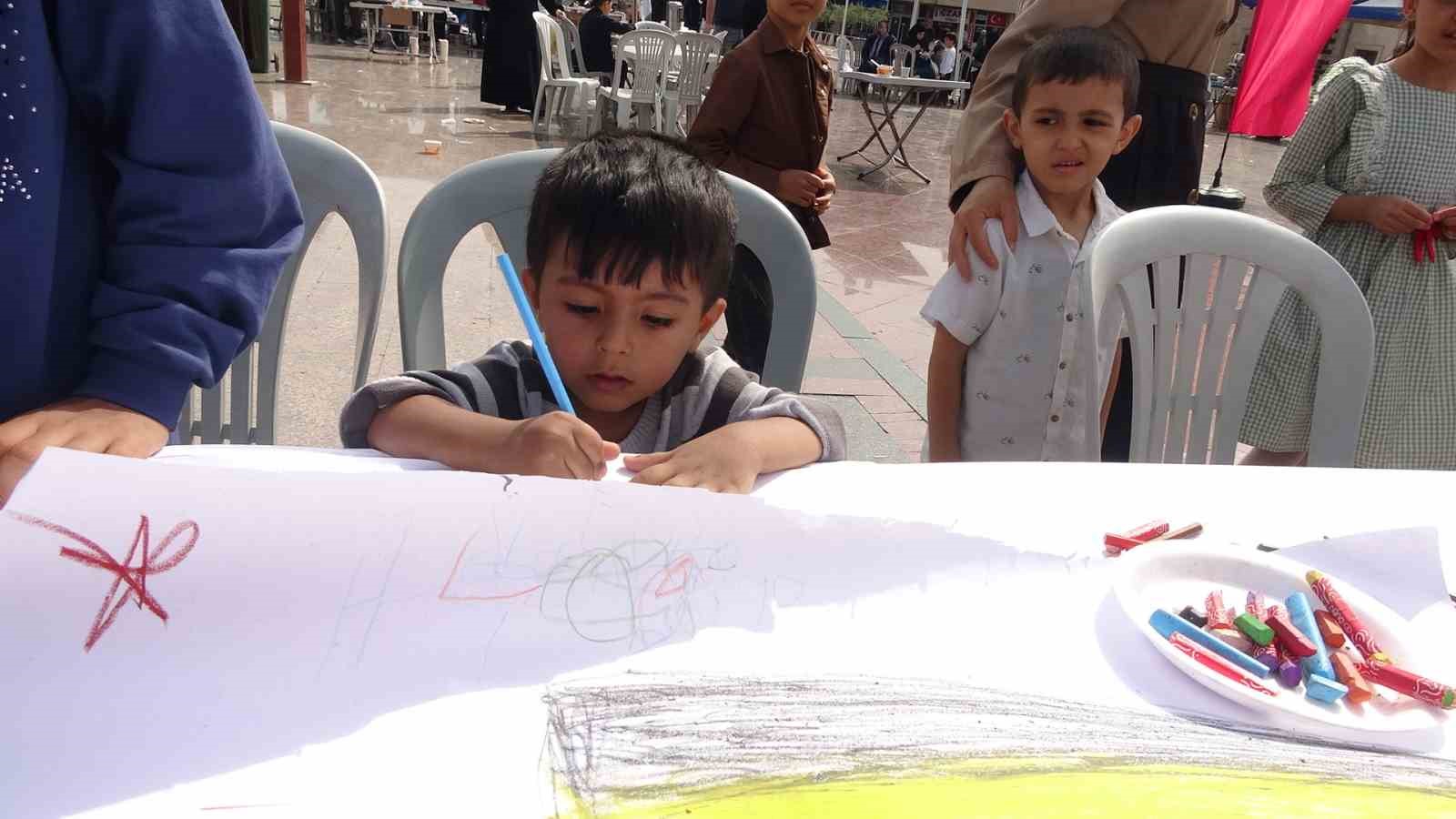 Kilisli çocuklar Filistinli yaşıtlarının sesi olmak için çizdi