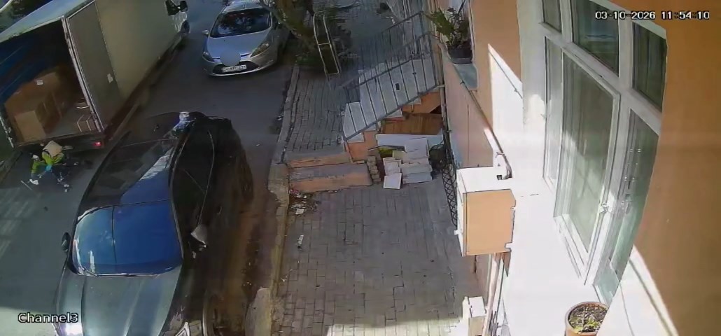 Avcılar’da feci kaza, kamyonetin altında kalan kadın hayatını kaybetti