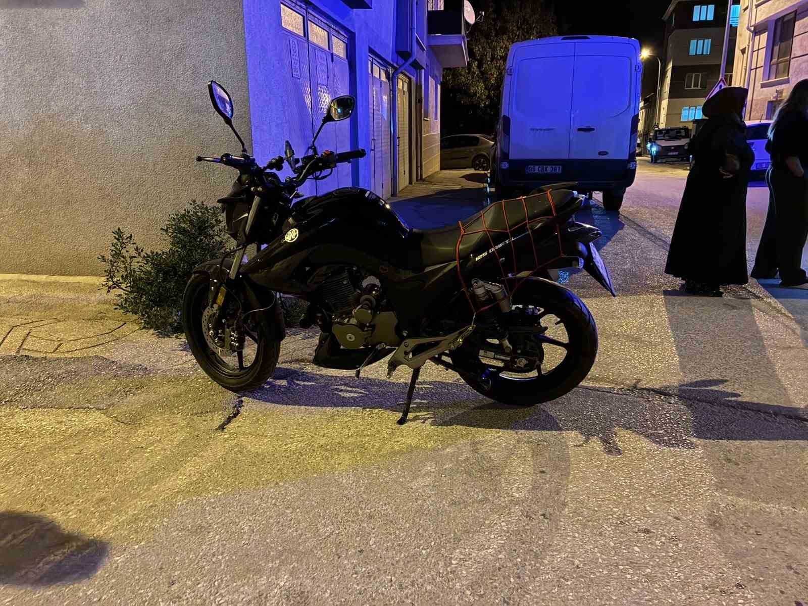 Eskişehir’de otomobile yandan çarpan motosikletli yaralandı