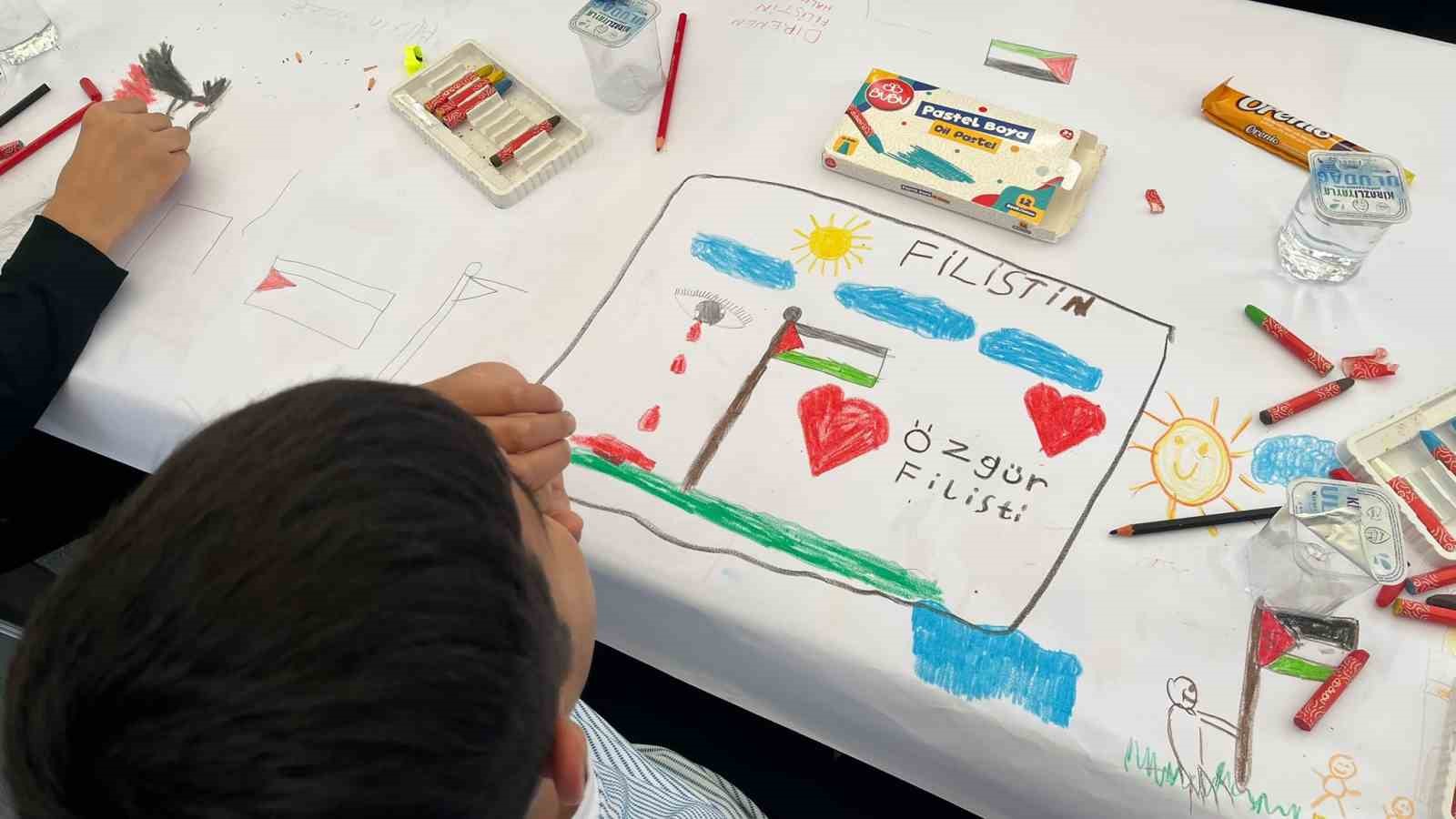 Bursa’da "Filistinli Çocuklar İçin Çiz" etkinliği: 10 yaşındaki Munzir’den duygu dolu mesaj
