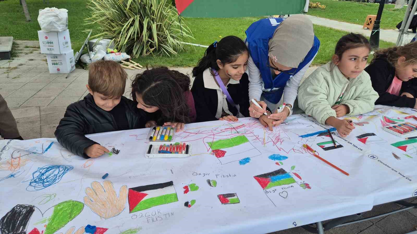 Tekirdağ’da Filistinli çocuklar için çizdiler