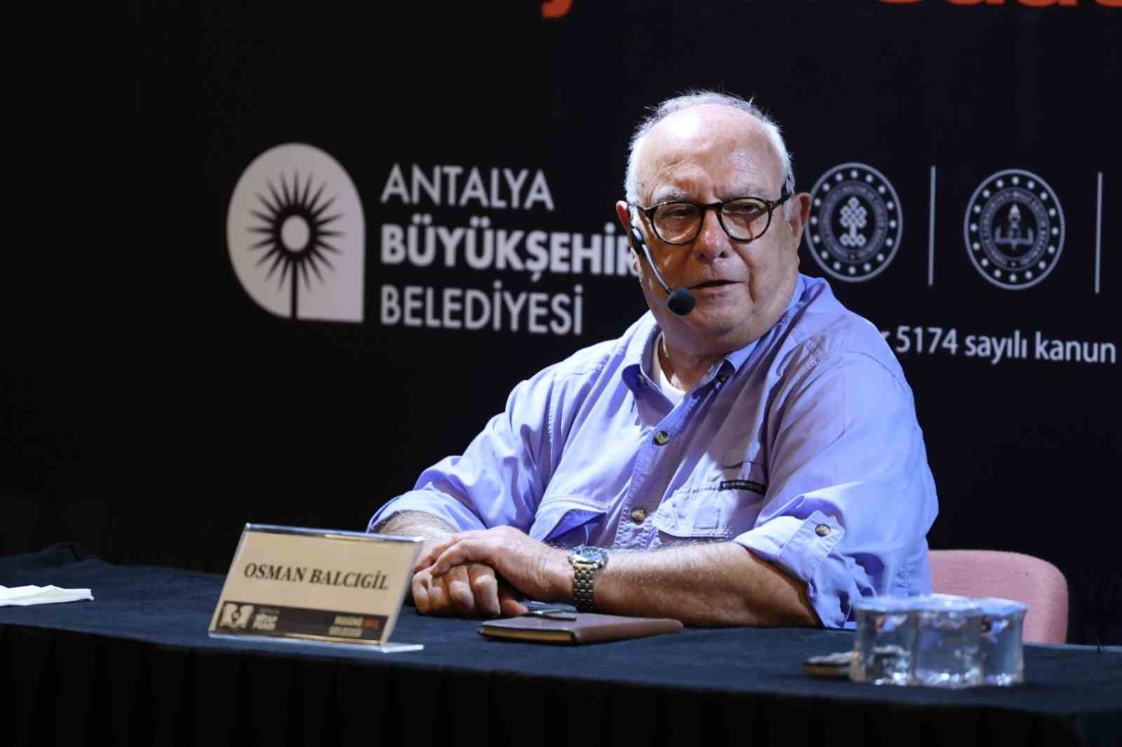Antalya Kitap Fuarı’nda ikinci gün yoğunluğu