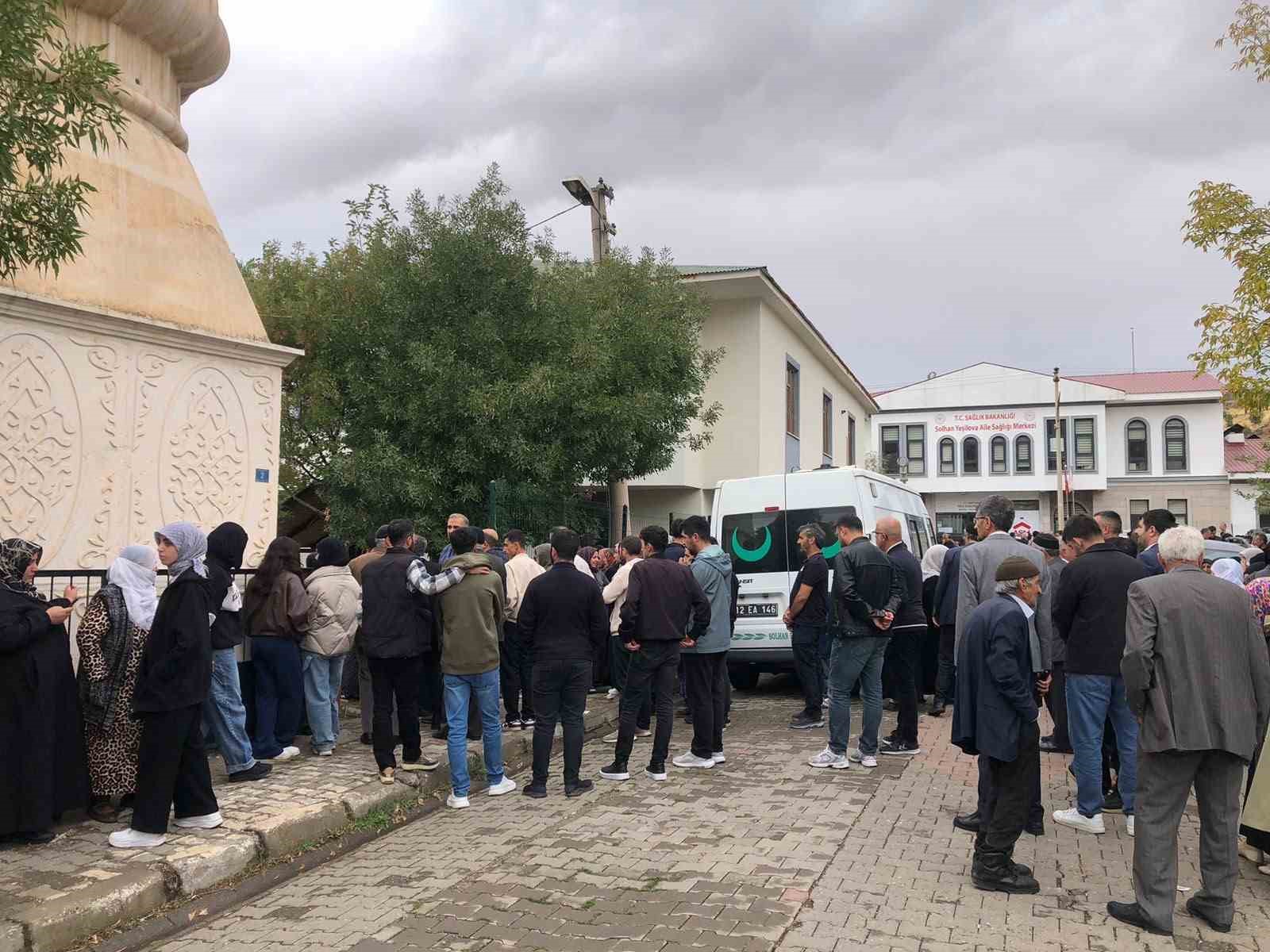 Asansör kazasında hayatını kaybeden öğrenci gözyaşlarıyla toprağa verildi
