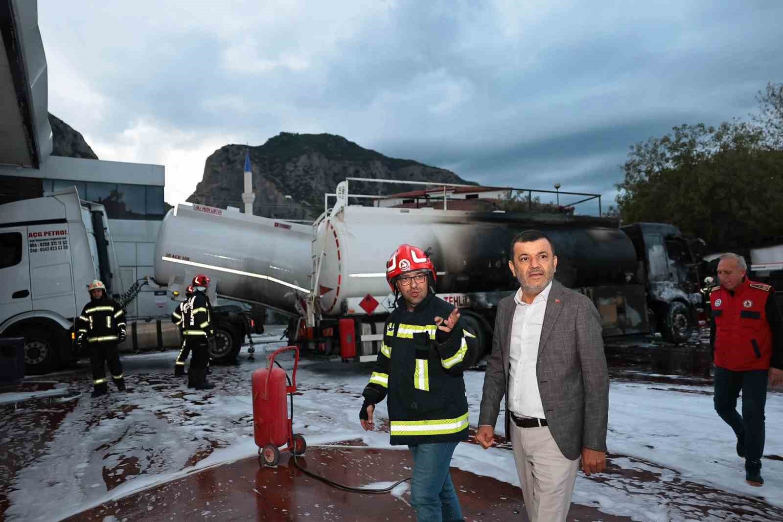 Başkan Çavuşoğlu yangının ardından işletme sahipleri ve çalışanları ziyaret etti