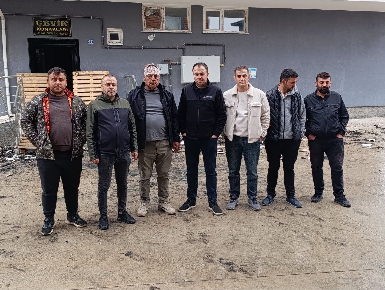 Beyşehir’de yangının ardından apartman sakinleri mağdur