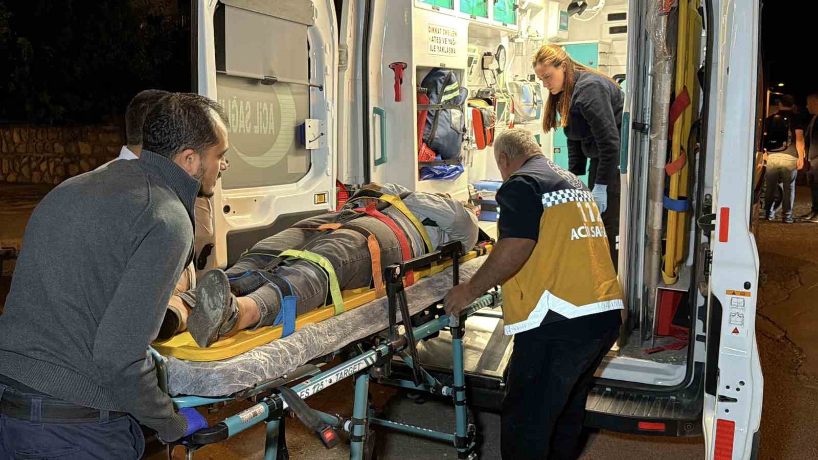 Motosiklet ile otomobil çarpıştı: 2 yaralı