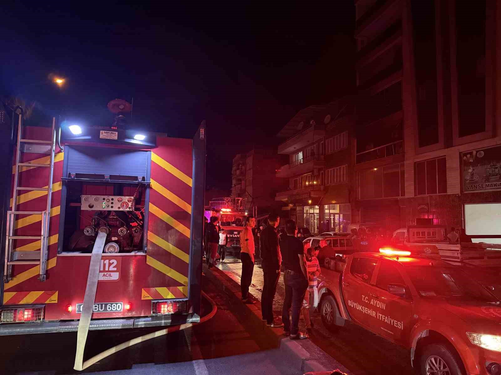 Yangına uykularında yakalandılar: 5 kişi dumandan etkilendi