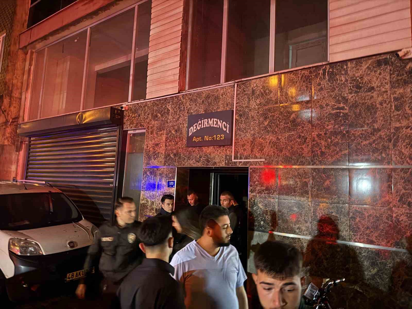 Yangına uykularında yakalandılar: 5 kişi dumandan etkilendi