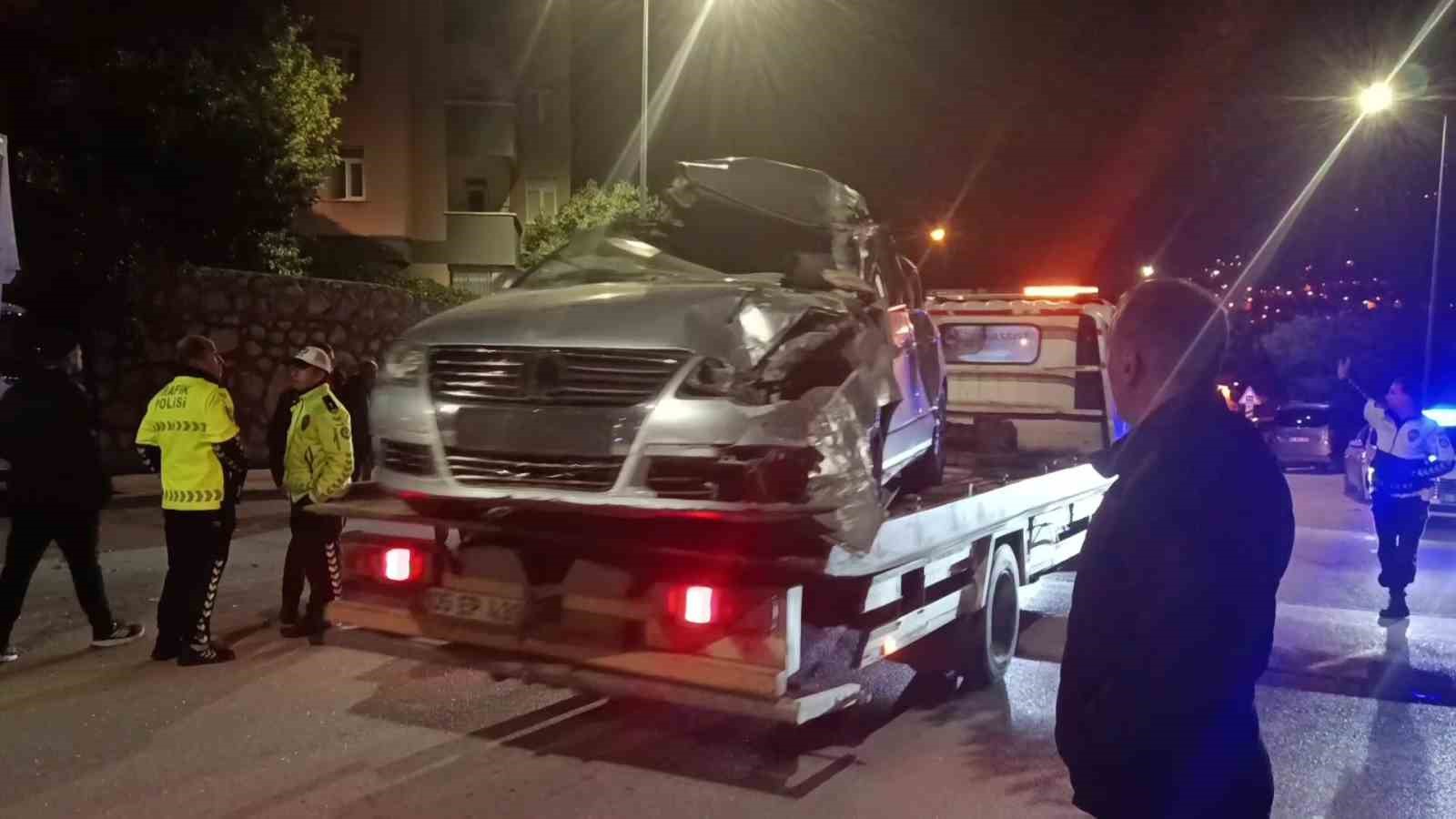 Amasya’da kamyonete çarpan otomobil hurdaya döndü: 1 yaralı