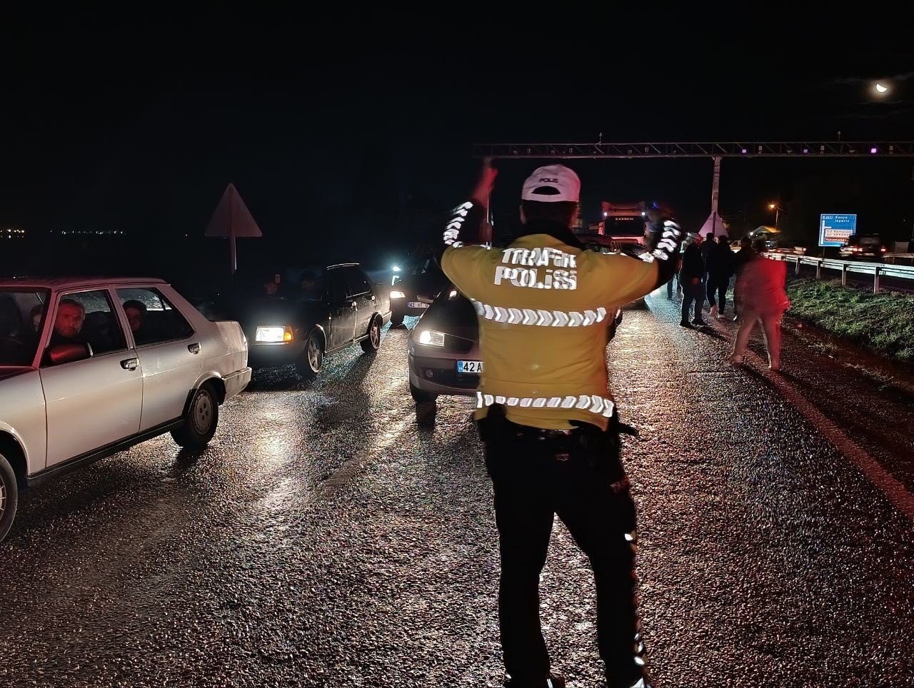 Yağışlı hava kazaları beraberinde getirdi: 11 yaralı