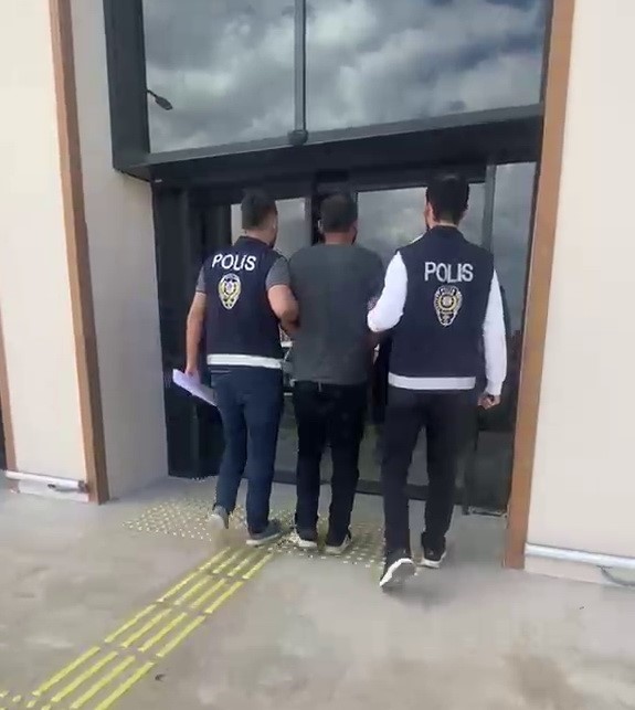 Ağabeyinin kimliğini kullanan firari yakalandı