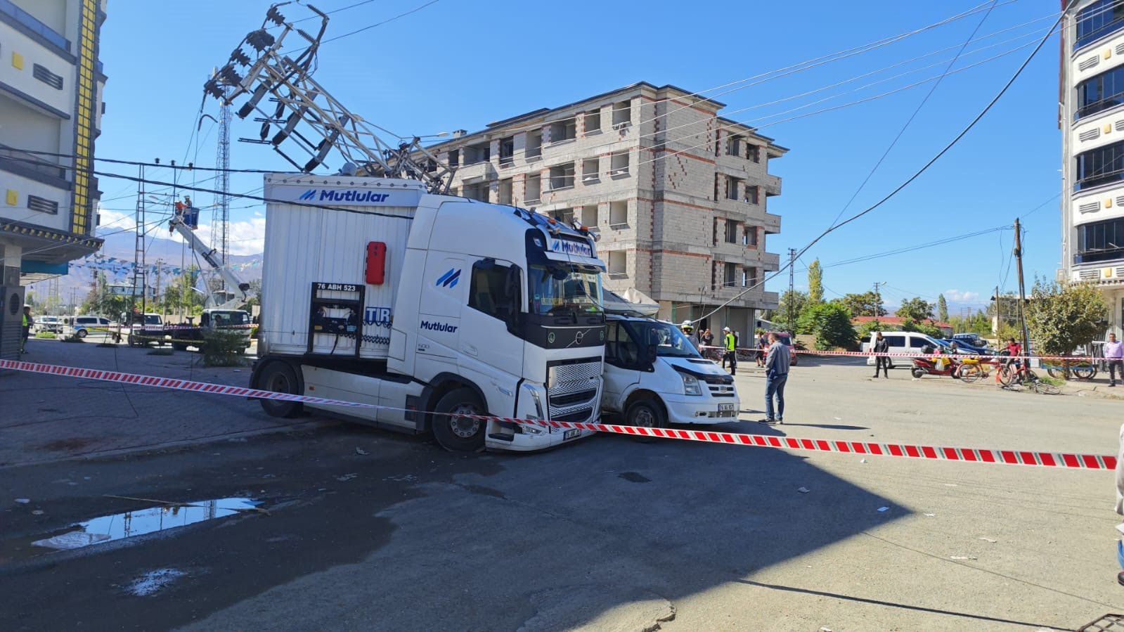 Iğdır’da tır ile hafif ticari araç arasında takip gerilimi kazayla sonuçlandı