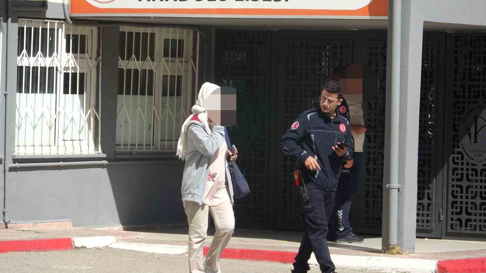 KPSS sınavı yapılan okulda kilitli kalan vatandaş kurtarıldı