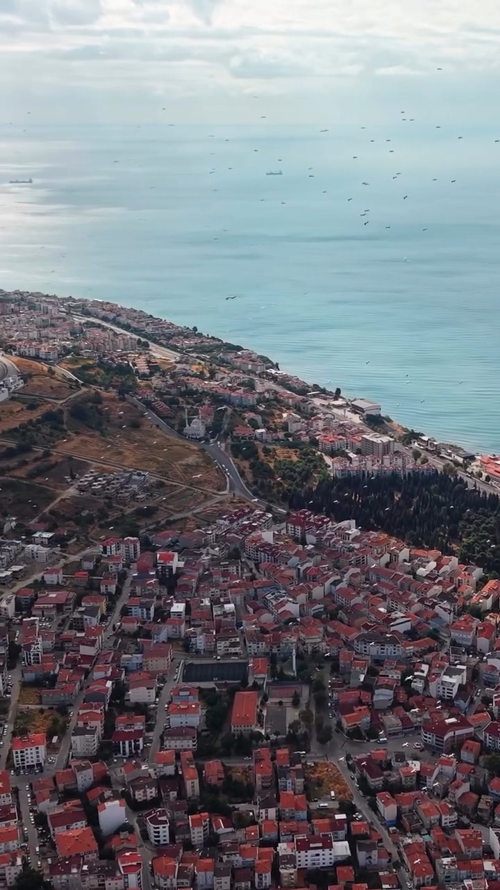 Göç yolundaki leylekler dronla görüntülendi