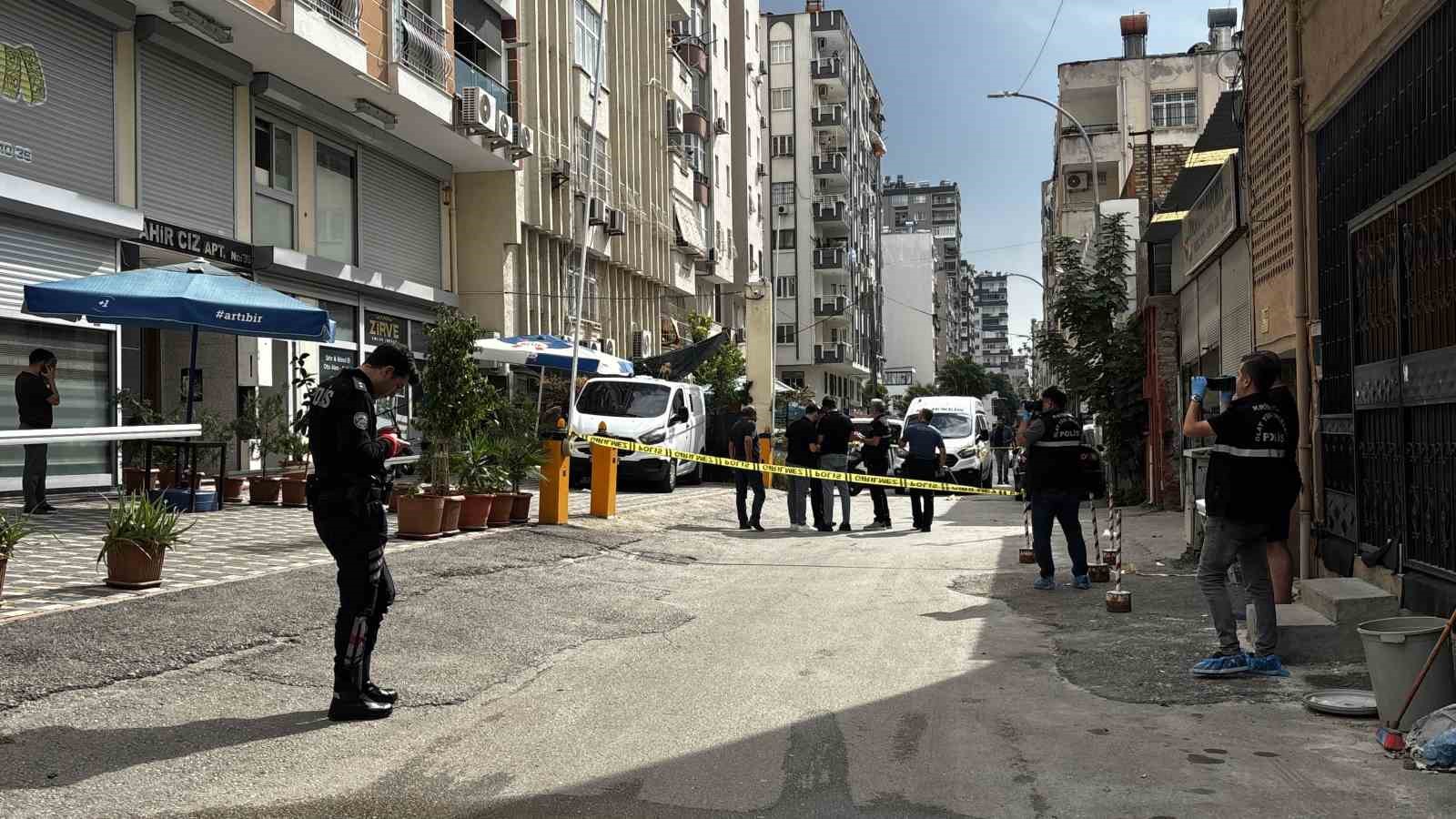 Adana’da iş yeri önünde silahlı saldırı: 1 ölü, 1 yaralı