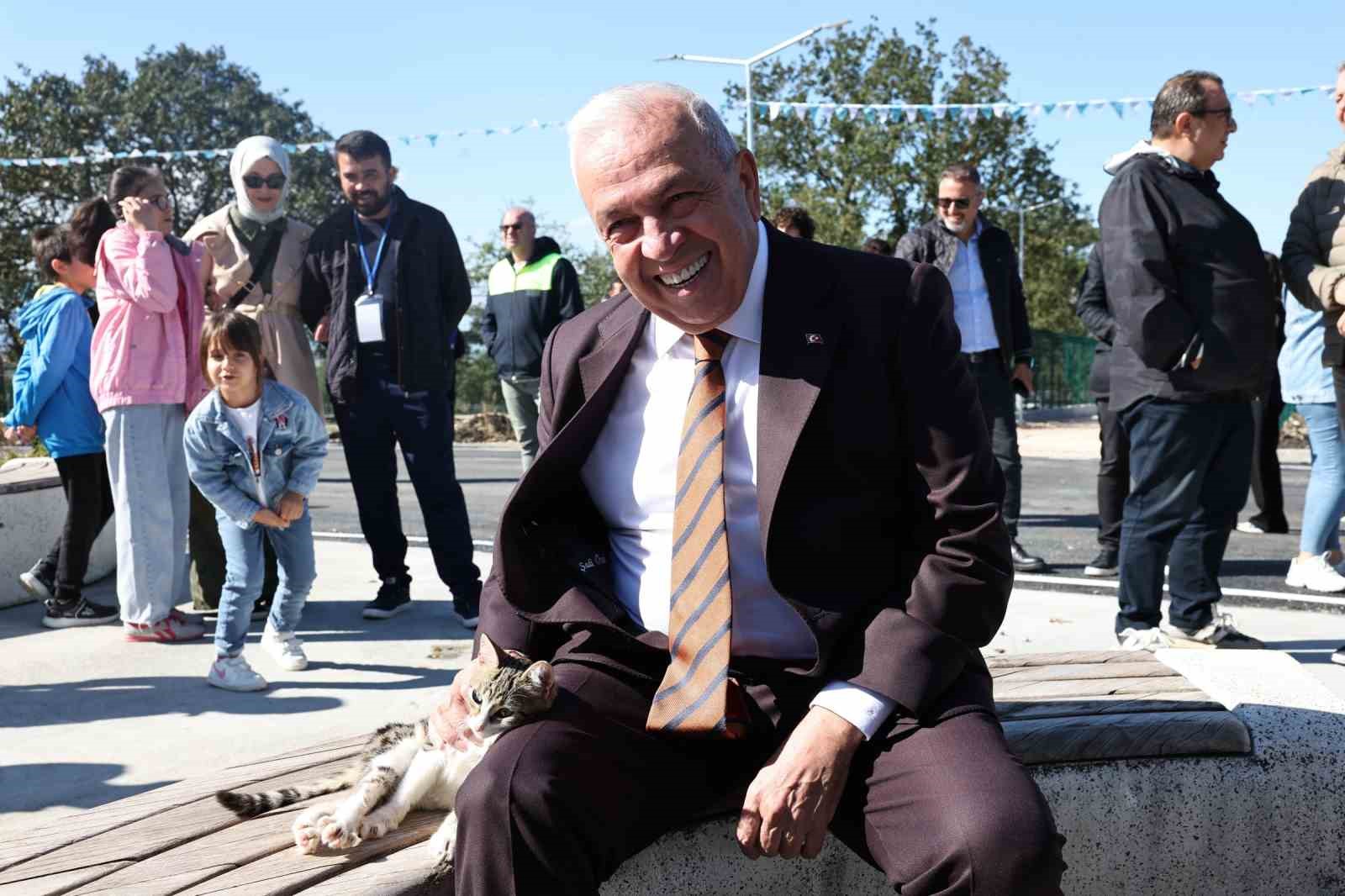 Nilüfer’de sahipsiz hayvanlar için "Umut Ağacı" açıldı