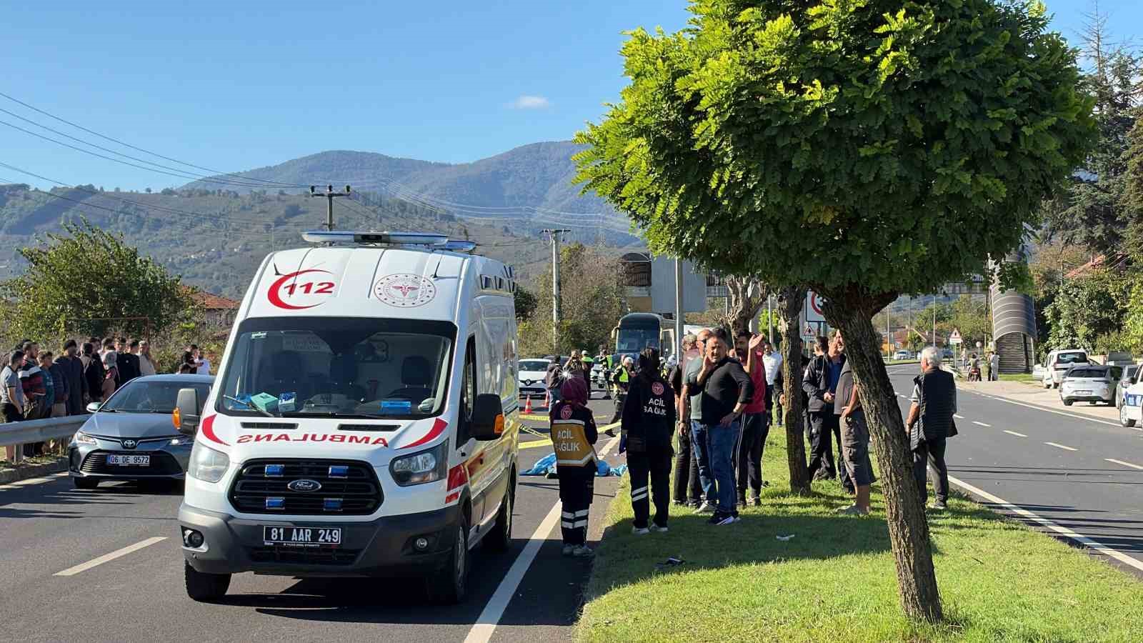 Düzce’de motosiklet yayaya çarptı: 1 ölü, 1 ağır yaralı