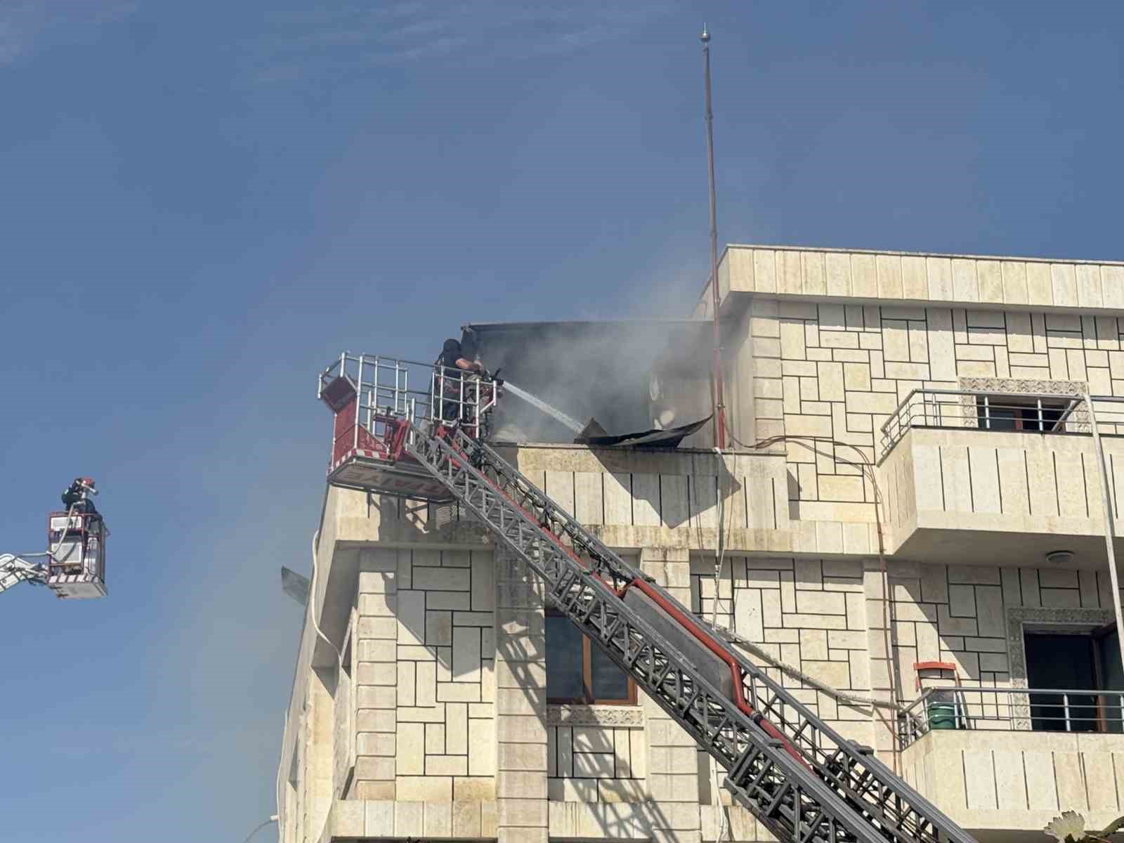 Mersin’de fabrika yangını