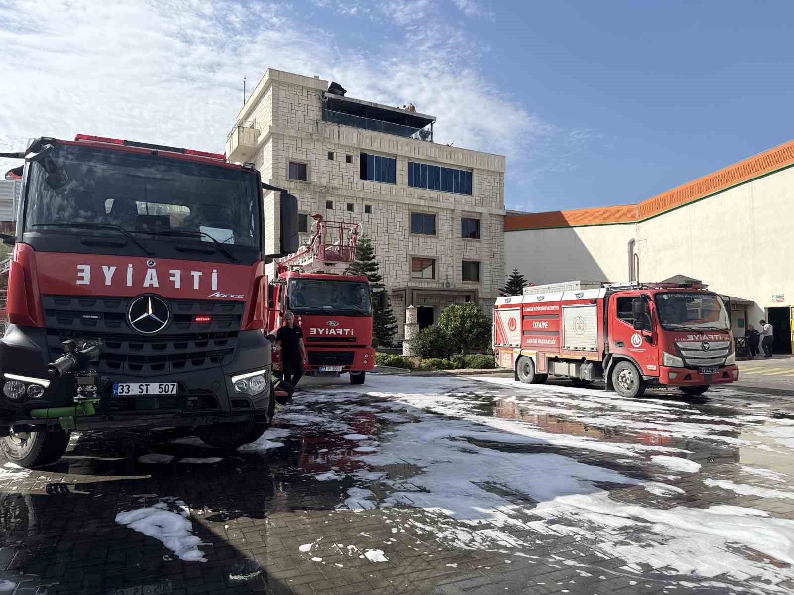 Mersin’de fabrika yangını