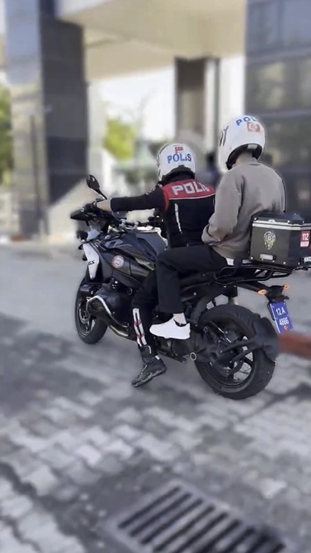 Bingöl’de polis ekipleri KPSS adaylarını sınava yetiştirdi