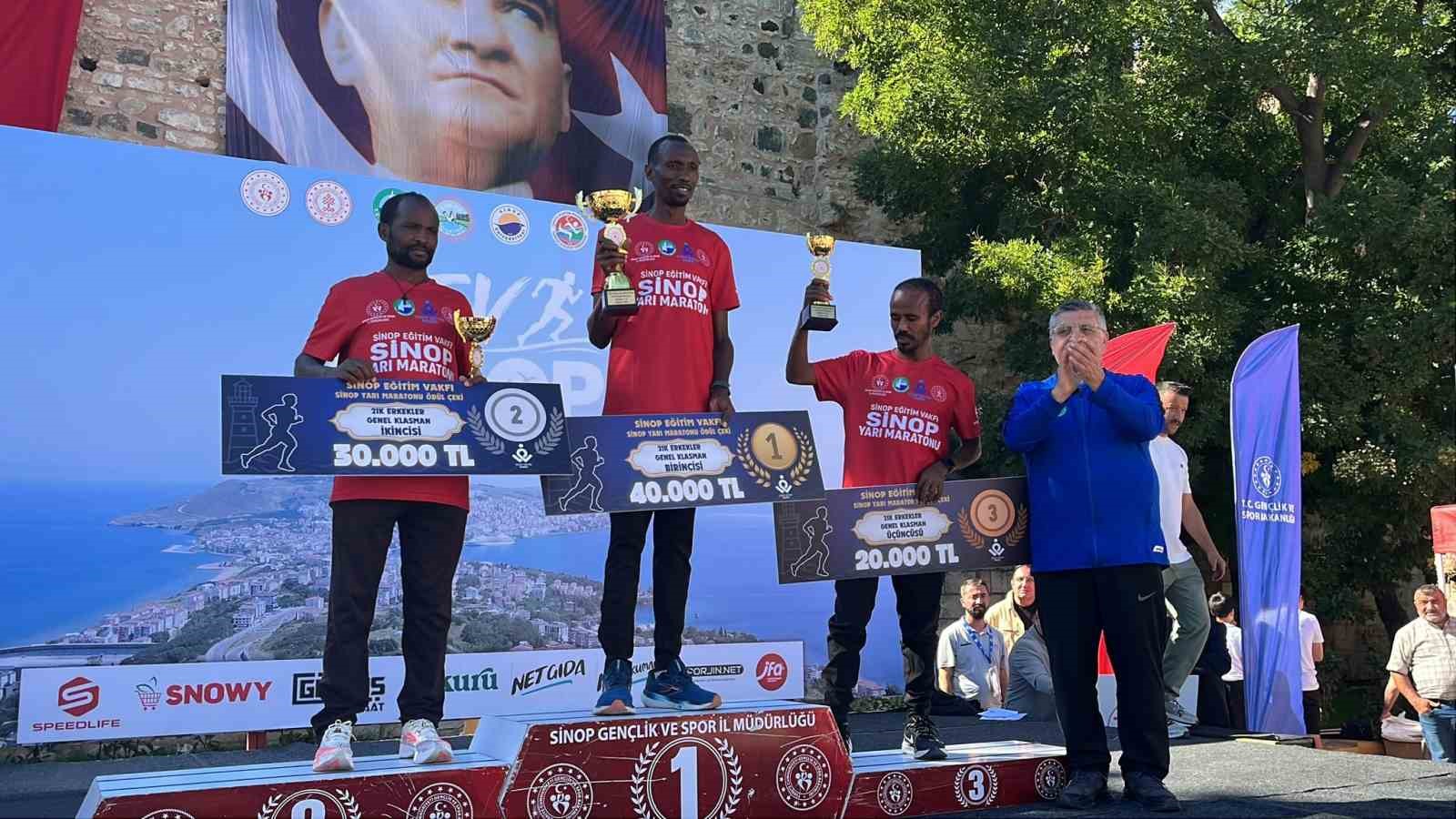 Sinop’ta ilk defa yarı maraton koşuldu