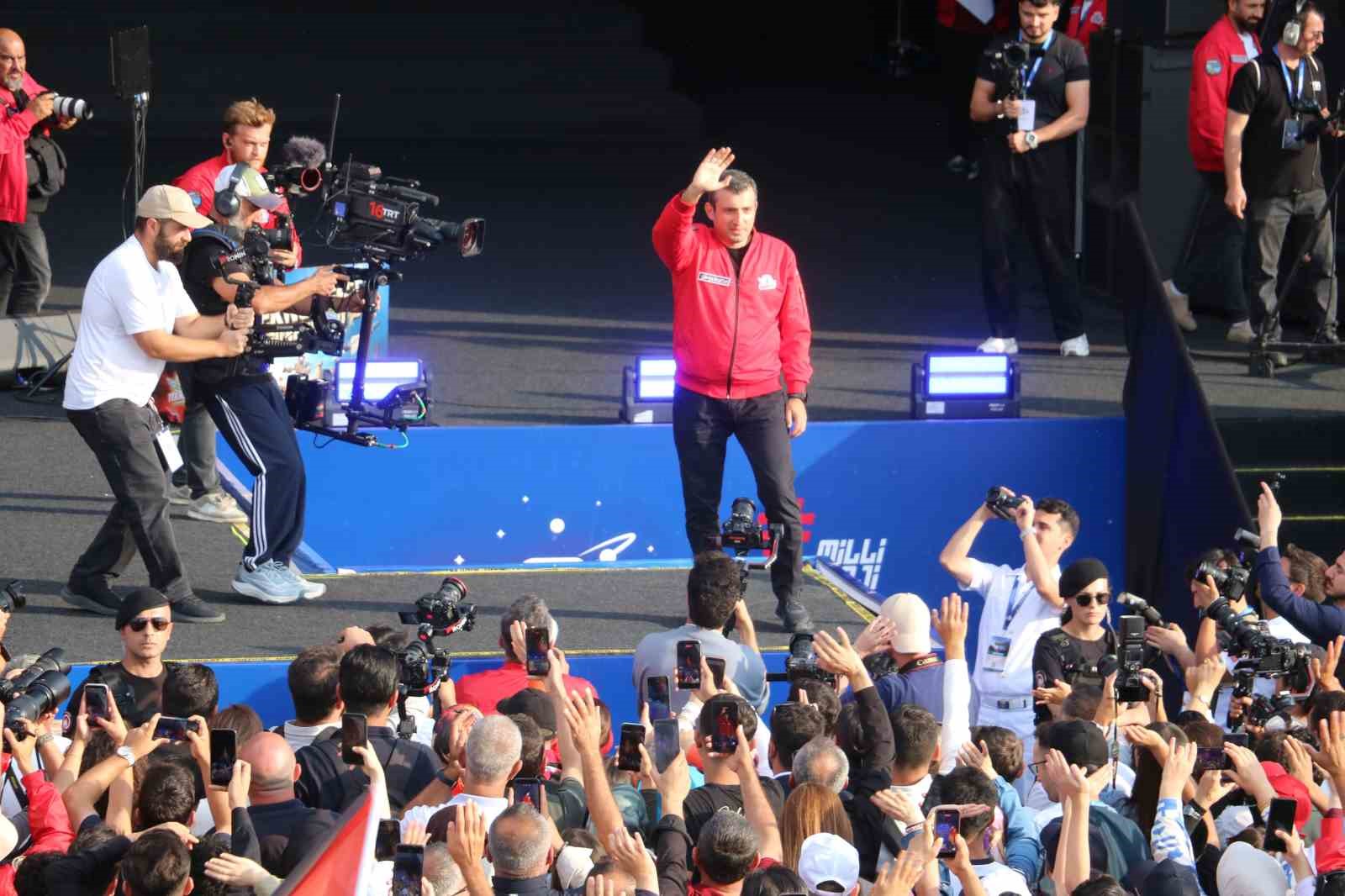 TEKNOFEST Yönetim Kurulu Başkanı Selçuk Bayraktar: "1 buçuk milyondan fazla ziyaretçi ağırlayarak rekor kırdık"