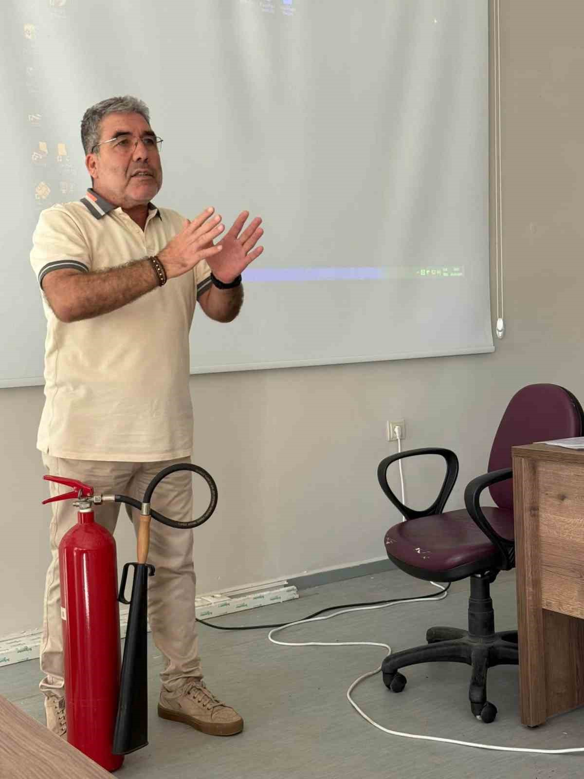 Aydın Atatürk Devlet Hastanesi’nde personele kapsamlı hizmet içi eğitim