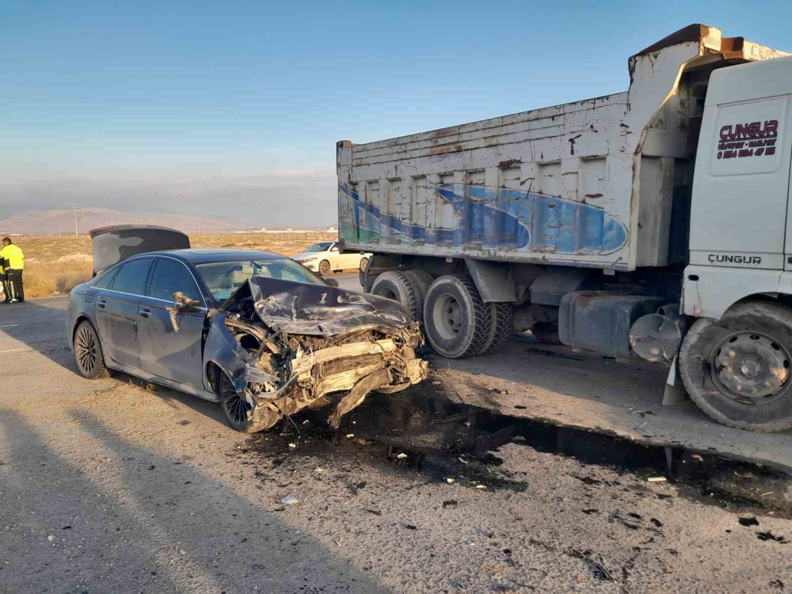 Konya’da kamyon otomobille çarpıştı: 1 yaralı