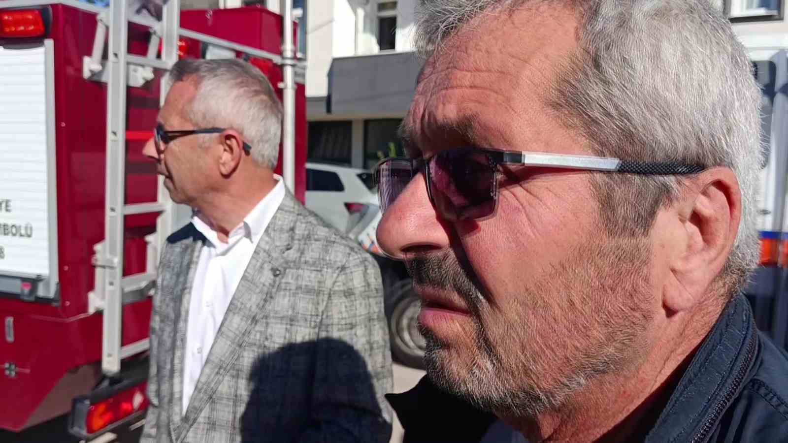 Amasya’da direğe çarpan otomobil ikiye ayrıldı: 2 yaralı