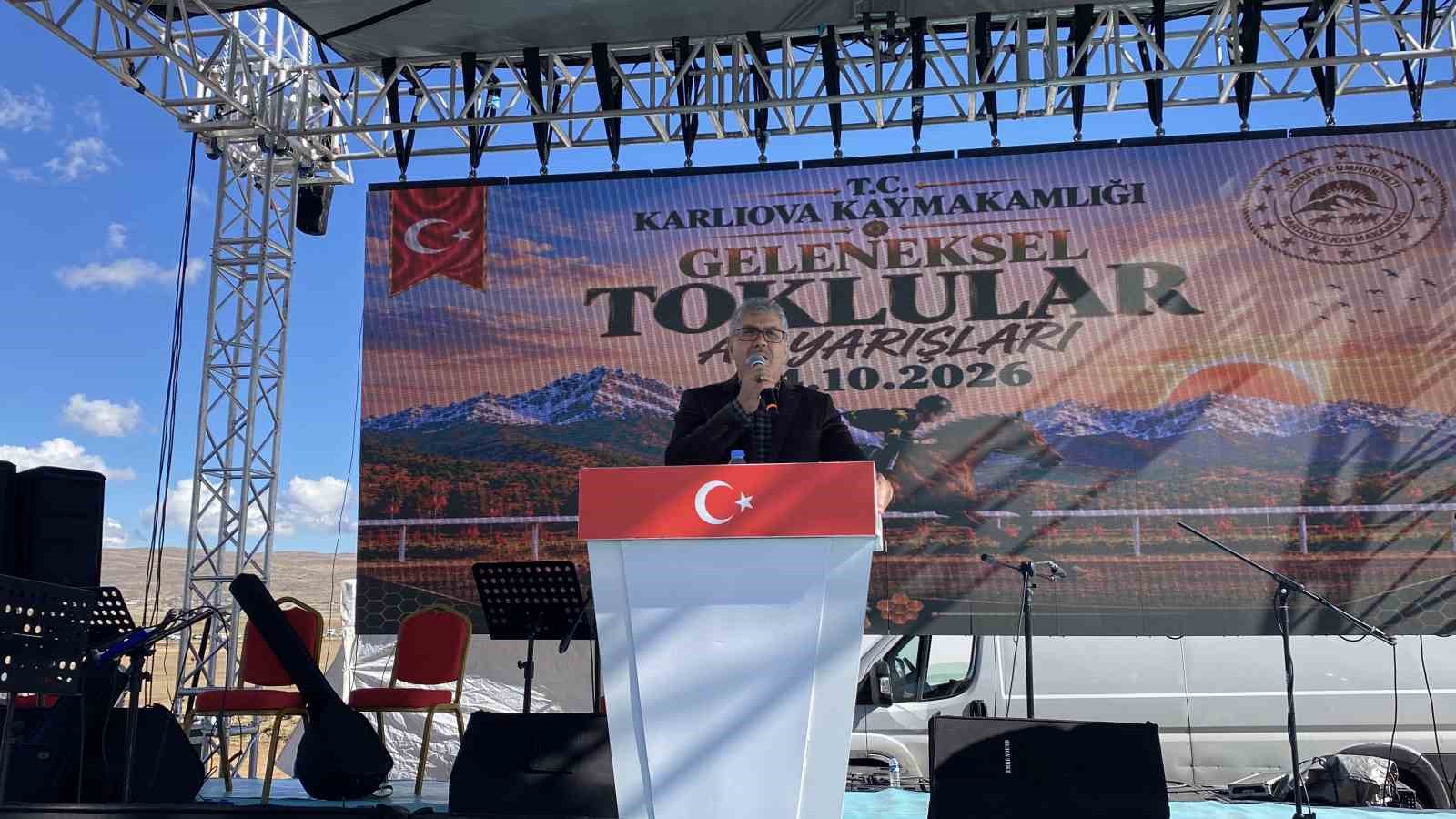 Bingöl’de geleneksel at yarışları renkli görüntülere sahne oldu