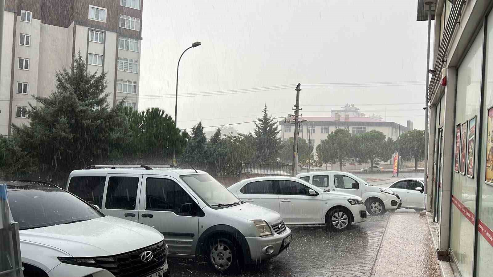 Kahramanmaraş’ta yağmur ve dolu etkili oldu