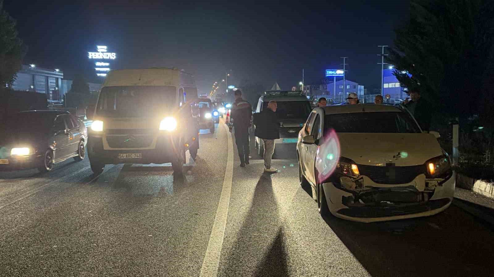 Düzce’de ışıklarda iki araç çarpıştı: 2 yaralı