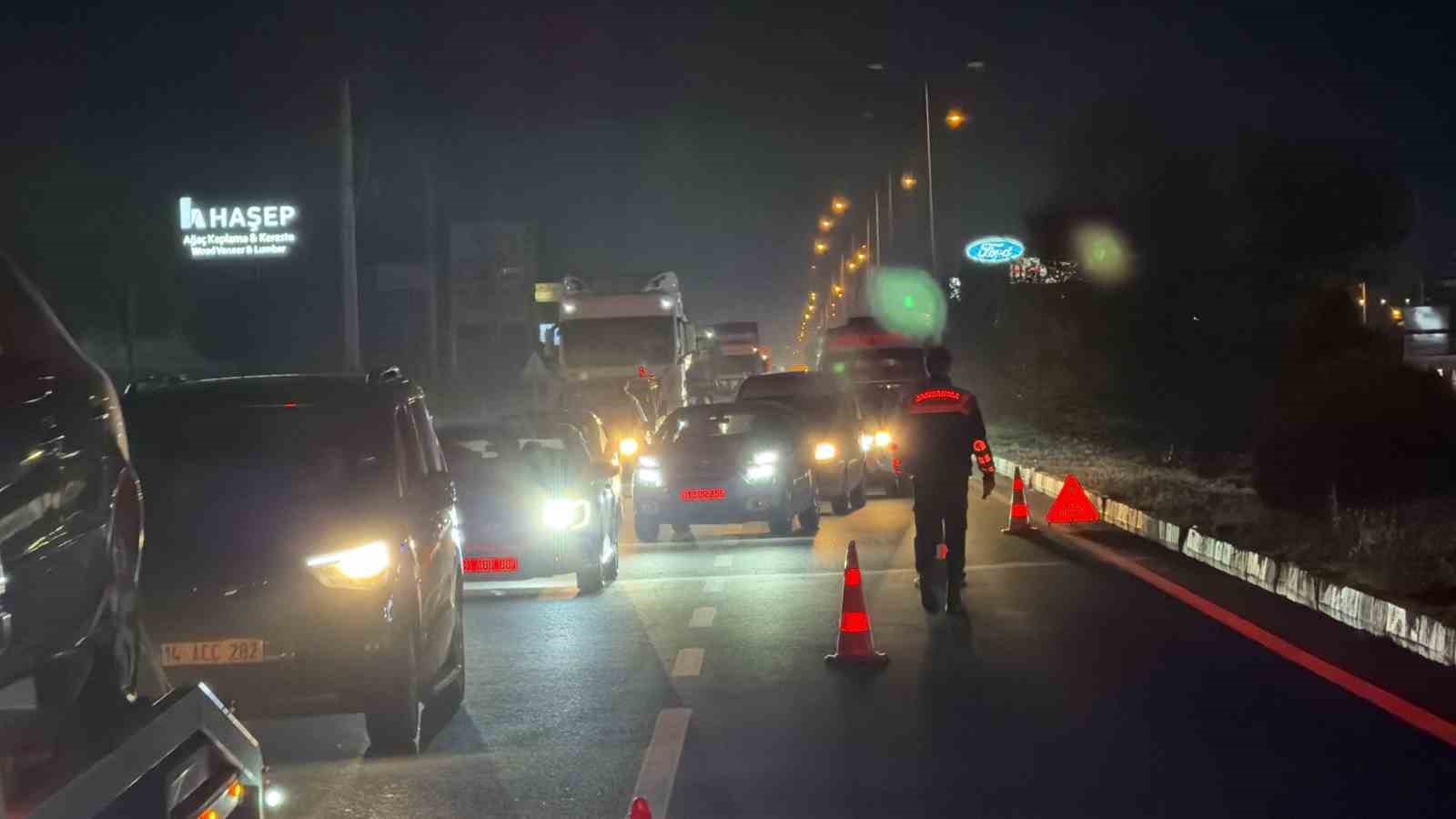 Düzce’de ışıklarda iki araç çarpıştı: 2 yaralı