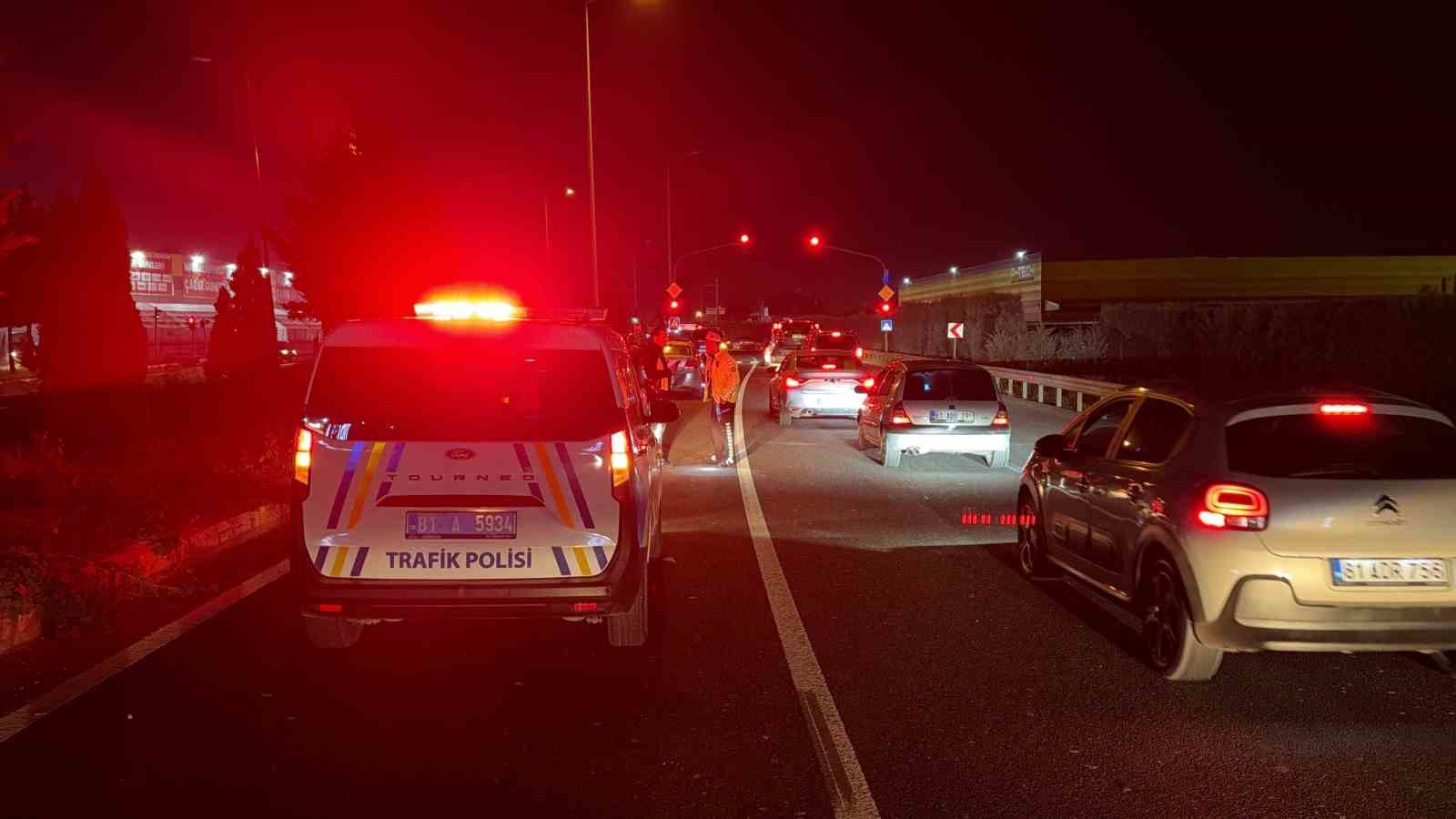 Düzce’de ışıklarda iki araç çarpıştı: 2 yaralı