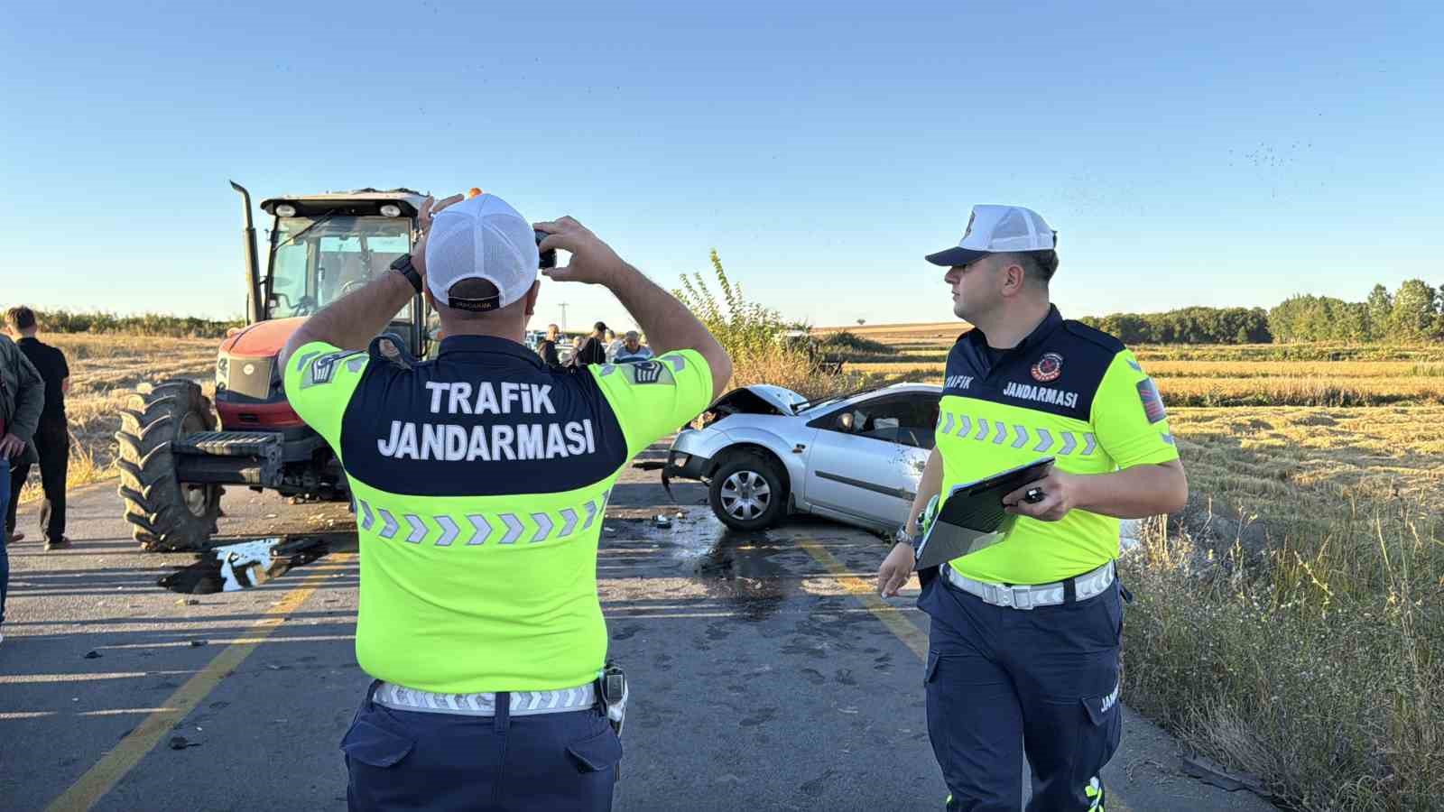 Edirne’de traktör otomobille çarpıştı: 1 yaralı