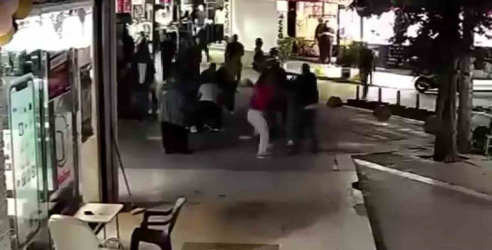 Kocaeli’de anne ve kızını cadde ortasında darbettiler