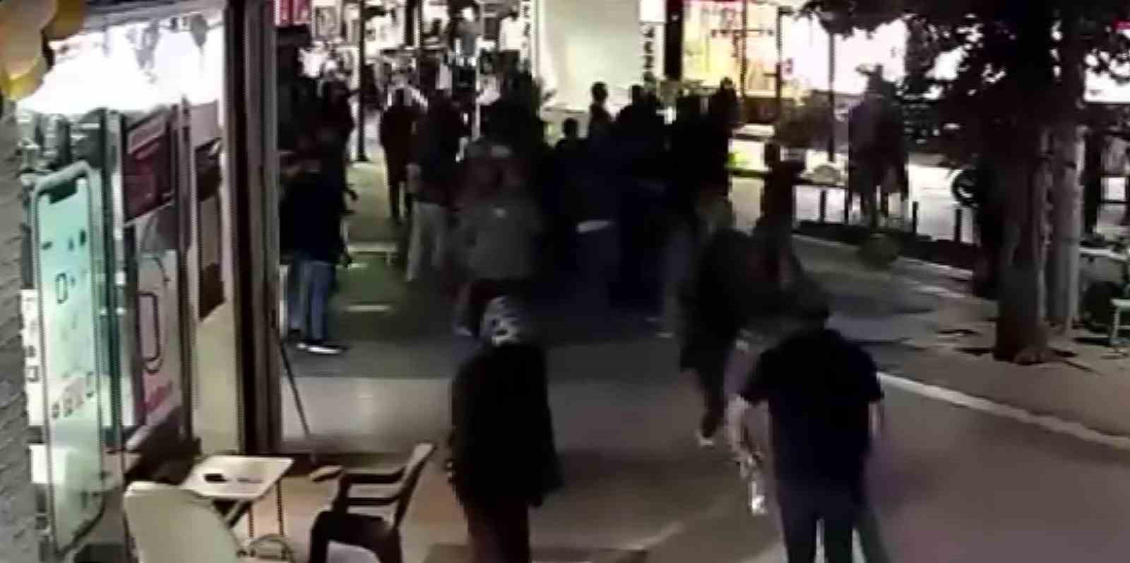 Kocaeli’de anne ve kızını cadde ortasında darbettiler