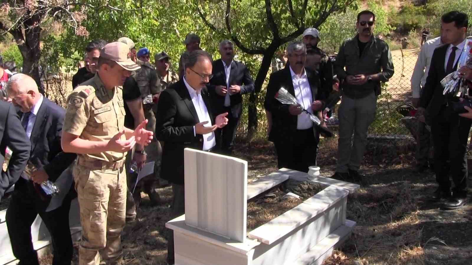 Siirt’te terör örgütü PKK’nın katlettiği 37 kiş törenle anıldı