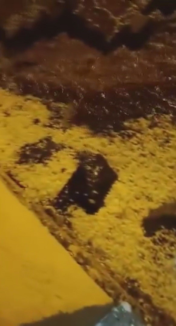 Hatay’da ceviz büyüklüğünde dolu yağdı, bazı araçlar hasar gördü