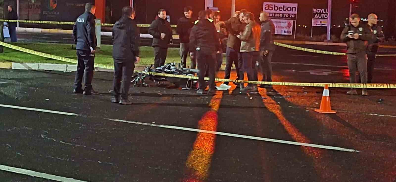 Niğde’de hafif ticari araç ile motosiklet çarpıştı: 2 ölü, 1 ağır yaralı