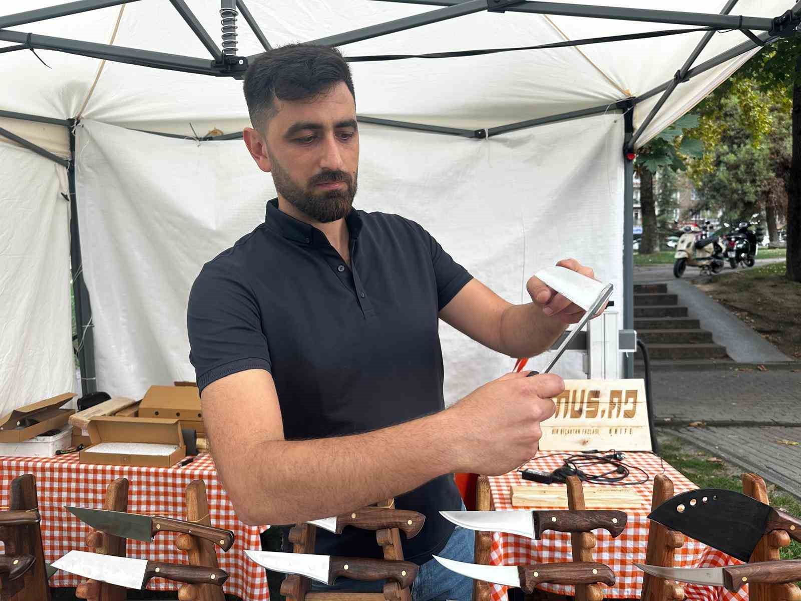 Kök ceviz saplı bıçakları Japonya dahil 11 ülkeye ihraç etti