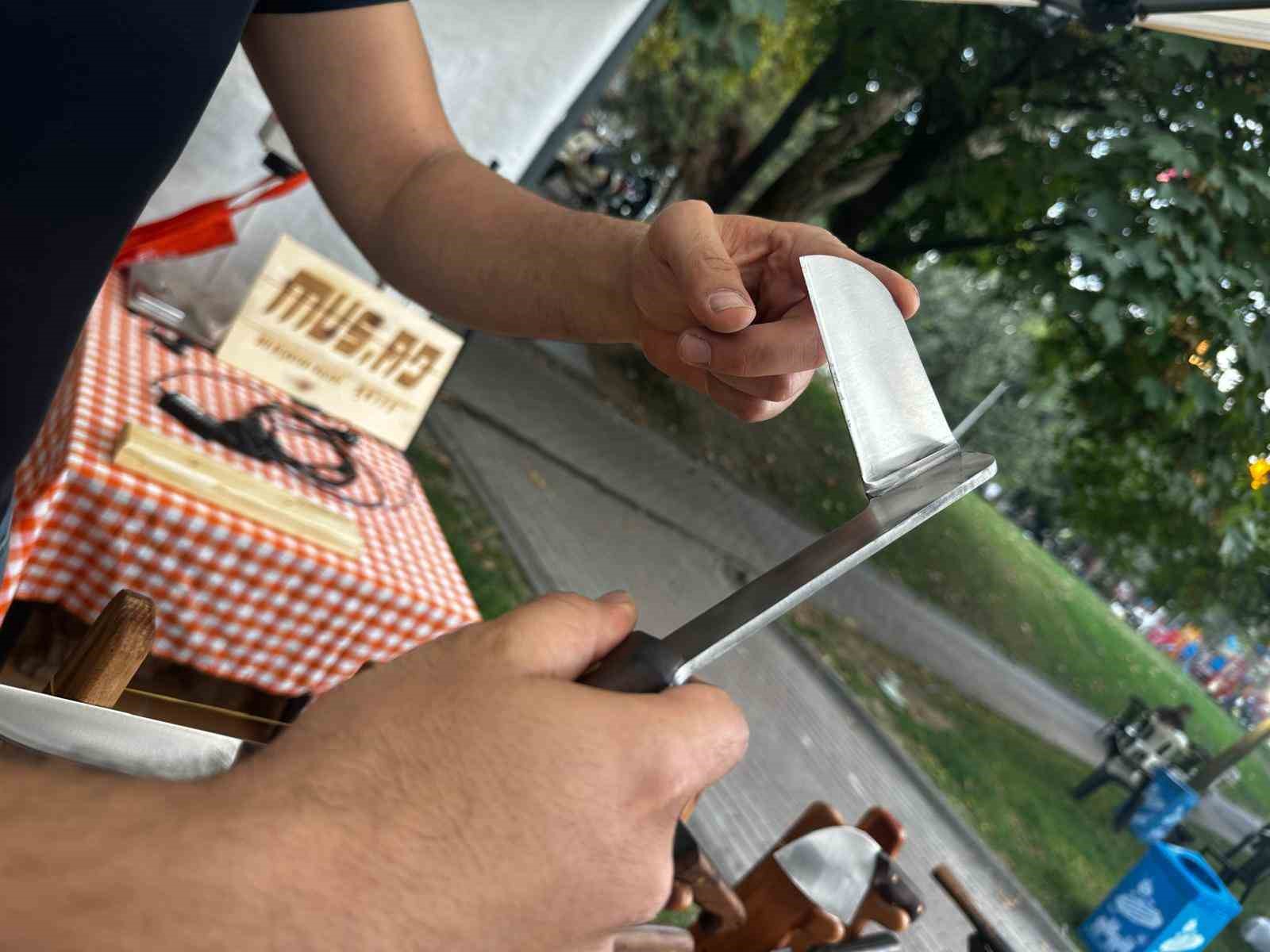 Kök ceviz saplı bıçakları Japonya dahil 11 ülkeye ihraç etti
