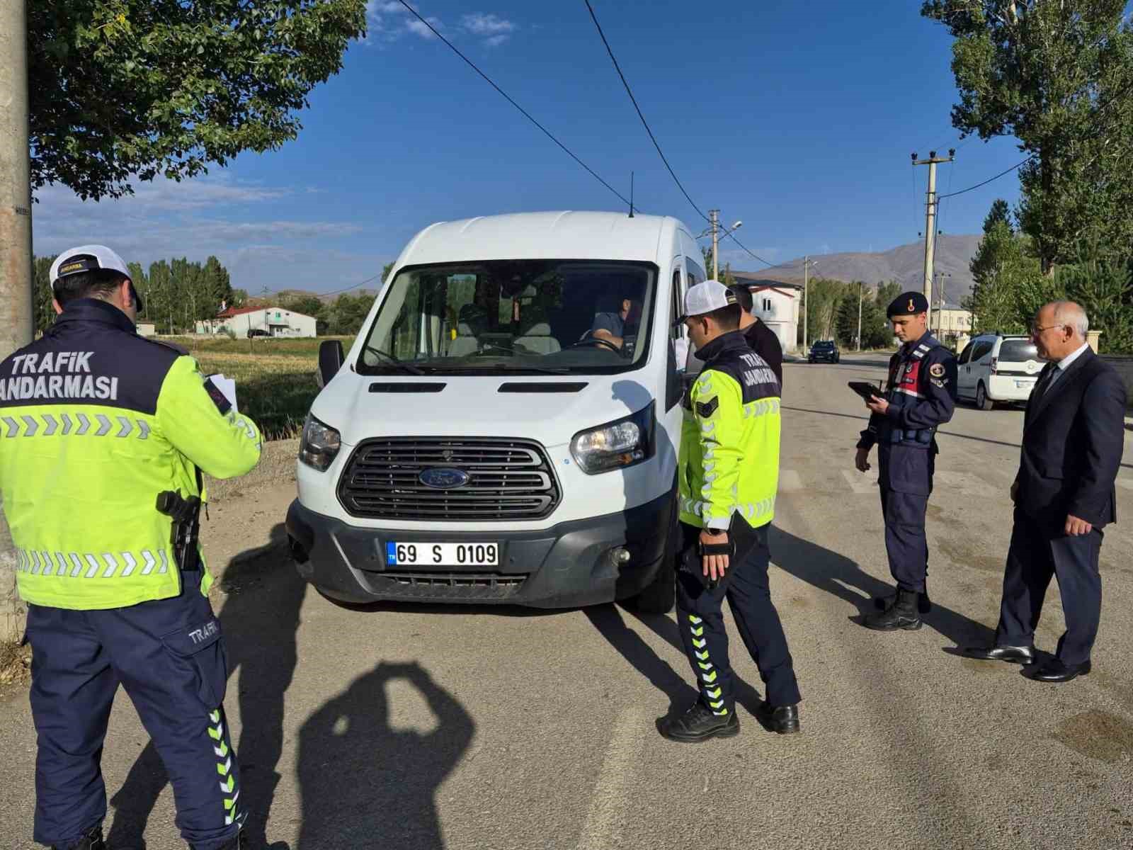Bayburt’ta okul servislerinin güvenliği kontrol edildi